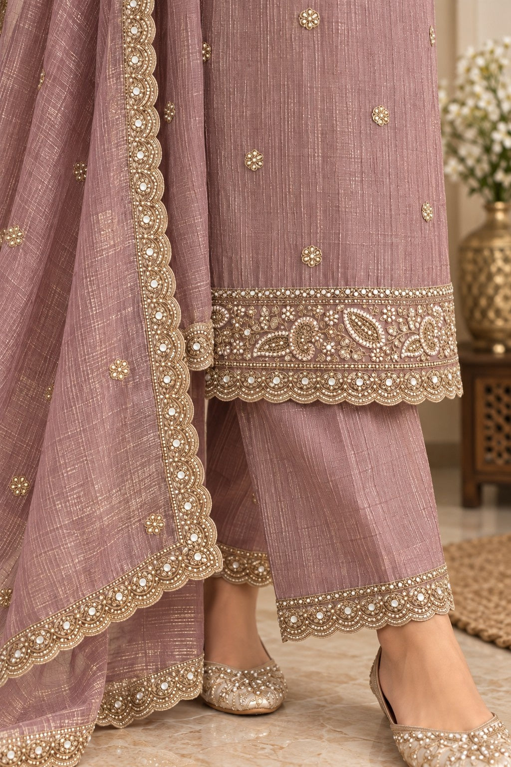 Dusty mauve embroidered kurta pant set with scalloped border dupatta